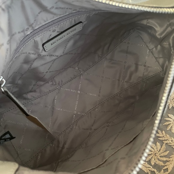 New Mk crossbody 🦋 - Picture 4 of 9